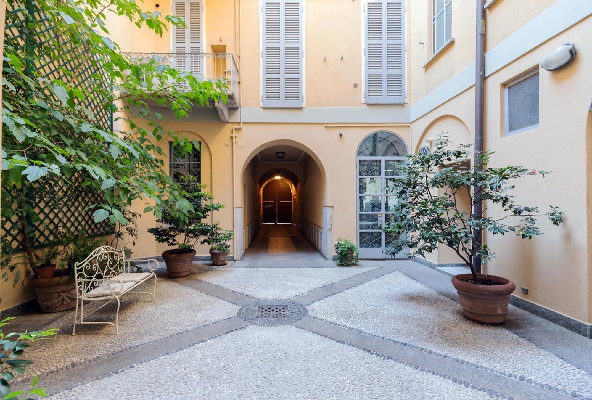 Milan Retreats Duomo Carrobbio Apartment ภายนอก รูปภาพ